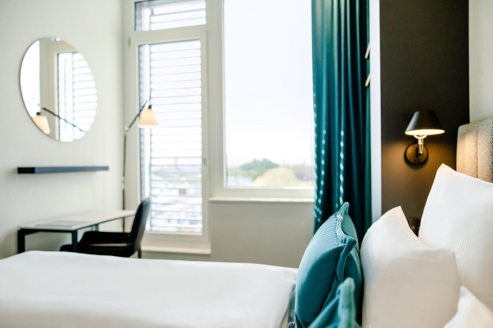 Motel One كارلسروه المظهر الخارجي الصورة