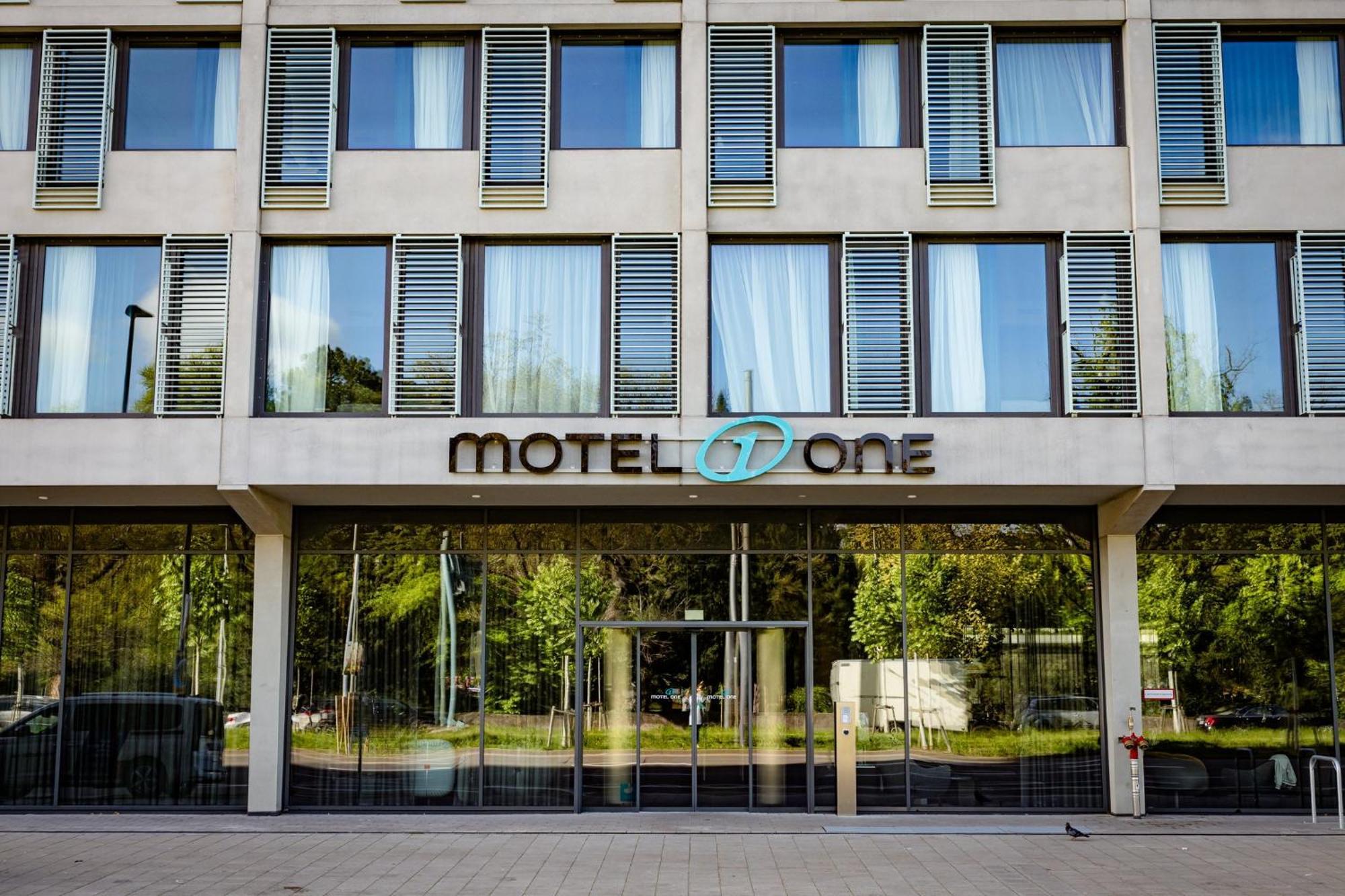 Motel One كارلسروه المظهر الخارجي الصورة